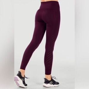 Fabletics sync high waisted seamless burgandy 7/8 legging